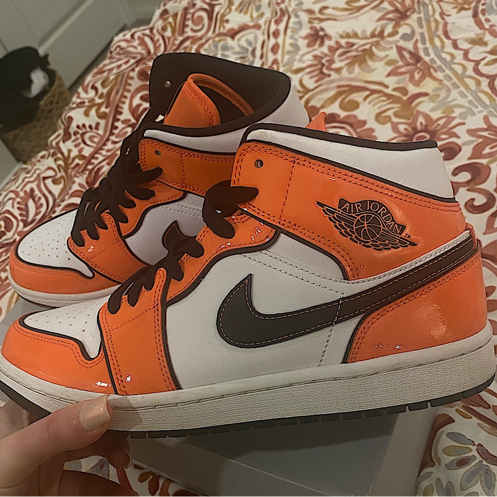 Air Jordan 1 Mid SE ‘Turf Orange’